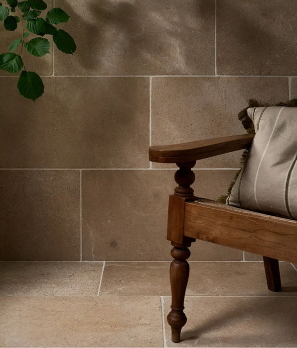 earthwoodandstone-tiles-textured-porcelain-limestone-Ca’ Pietra-home-interior-PORTARE-Buscot-Blend-Limestone-Tumbled-Finish-02