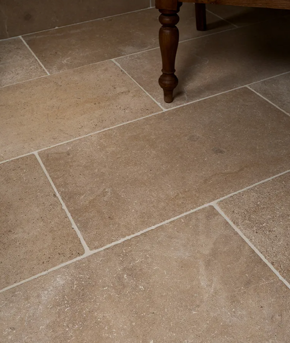 earthwoodandstone-tiles-textured-porcelain-limestone-Ca’ Pietra-home-interior-PORTARE-Buscot-Blend-Limestone-Tumbled-Finish-04